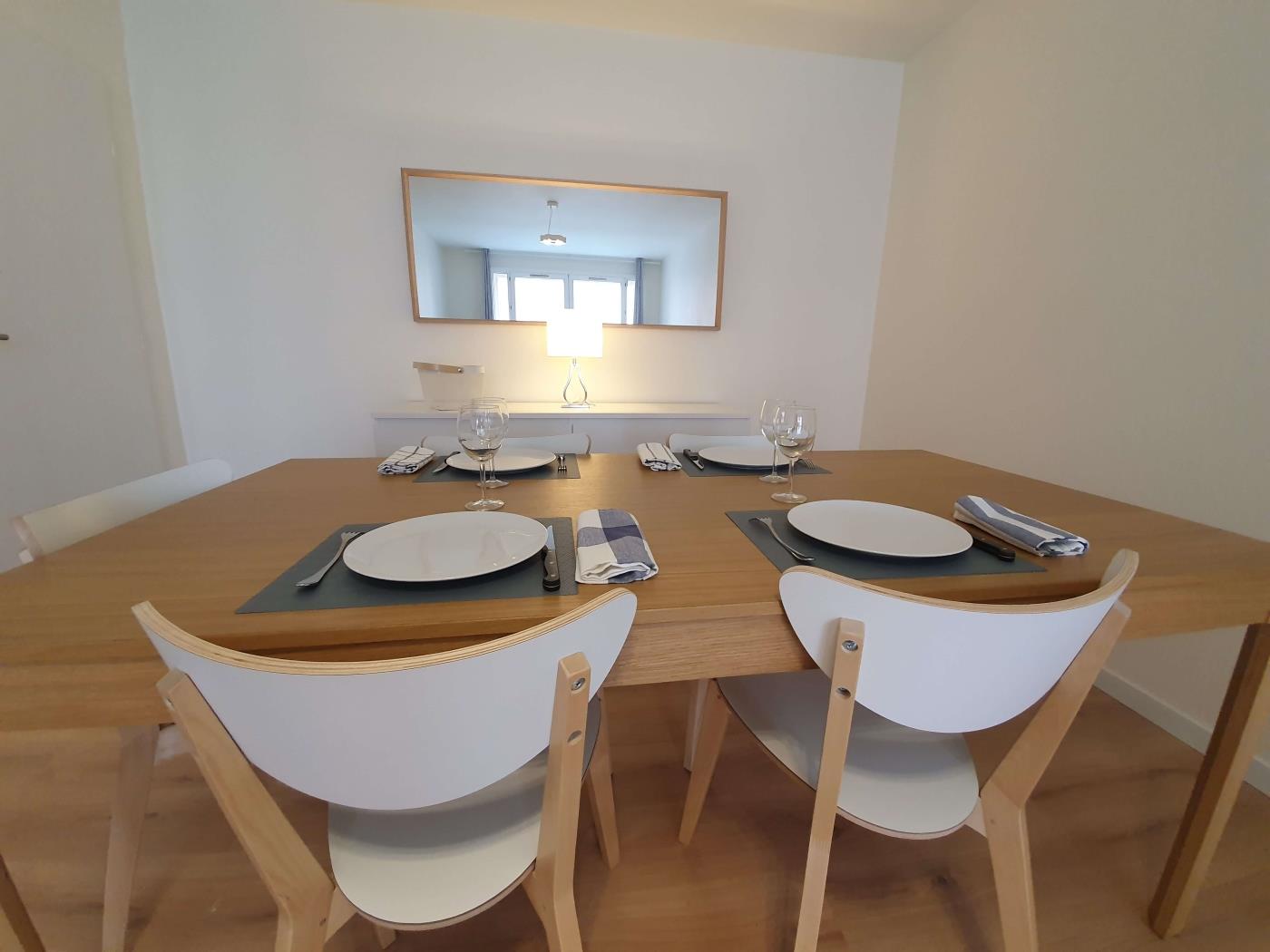 BELEPOK, Vieux Lille, 2 chambres, parking, 4 pers in Lille