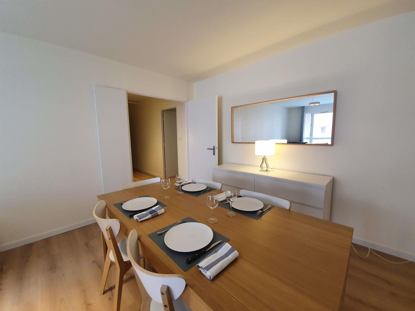 BELEPOK, Vieux Lille, 2 chambres, parking, 4 pers in Lille